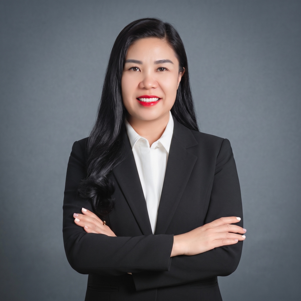 Bà Phạm Việt Hà
